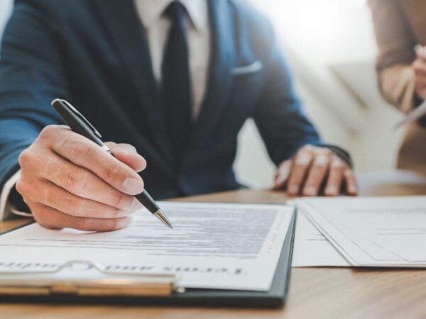 Why Choosing a Top-Rated Criminal Defense Attorney Early Matters